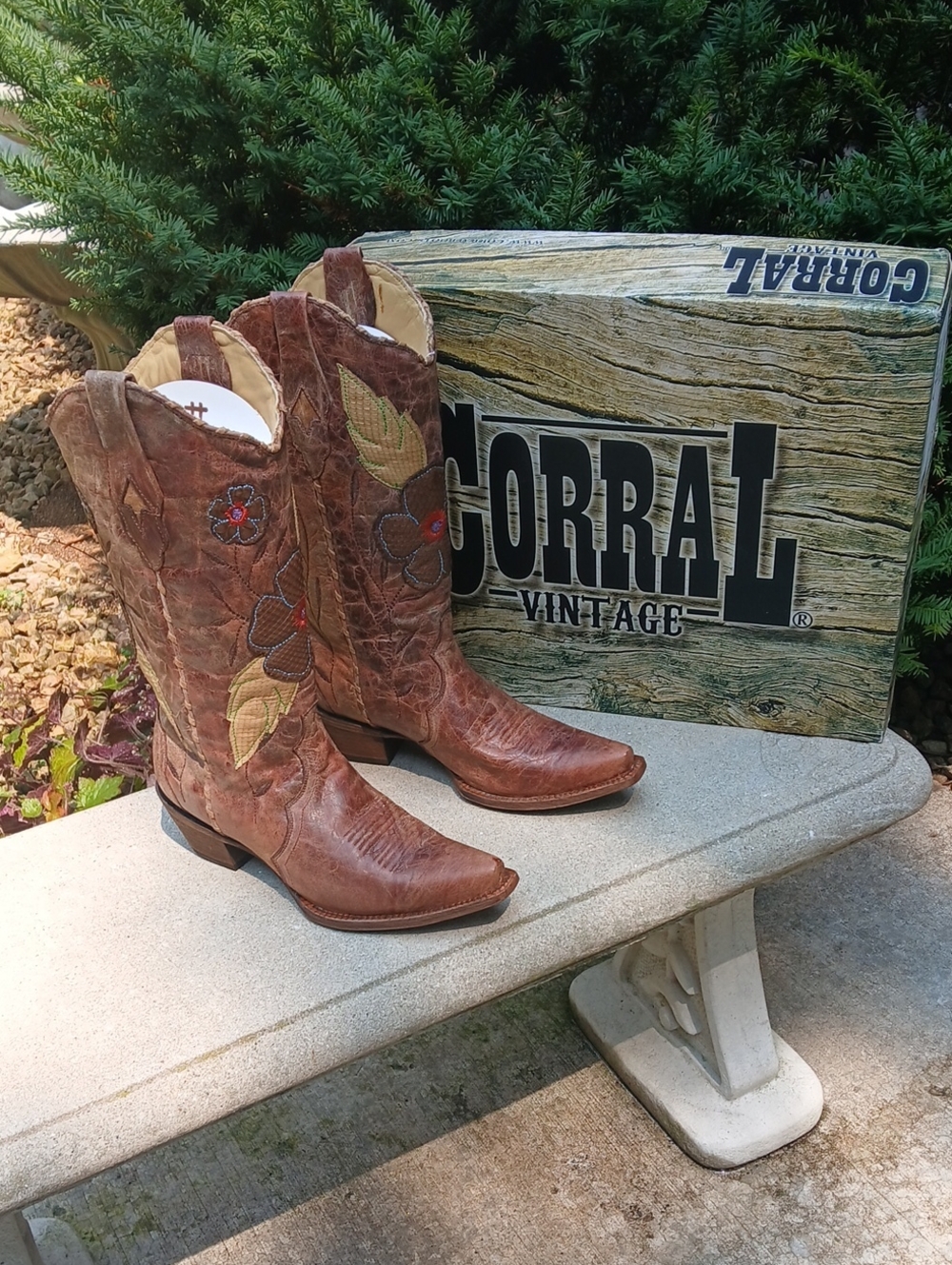 Corral Women's Daisy Overlay Snip Toe Cowgirl Boots Sz 9.5 M